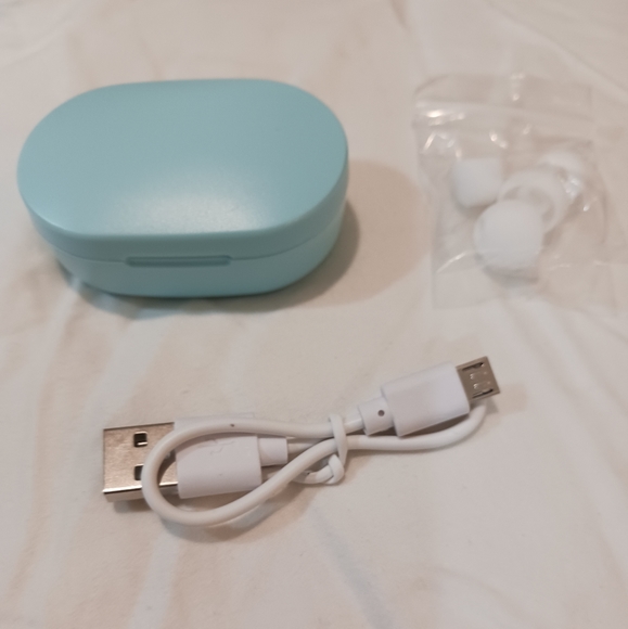 Earbuds - Picture 2 of 2